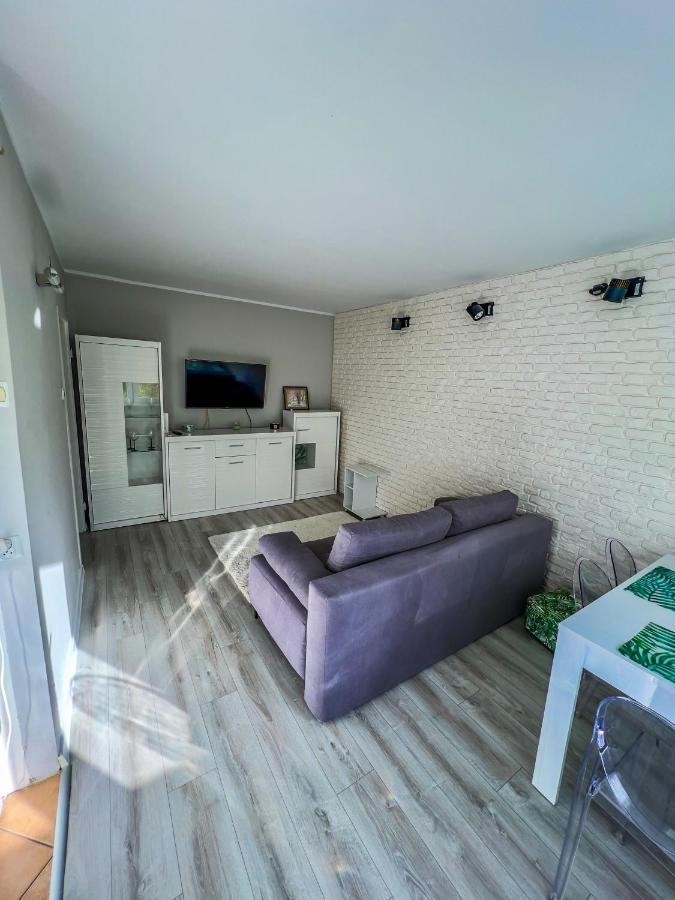 Apartament By Wyszynskiego Street Daire Konin  Dış mekan fotoğraf